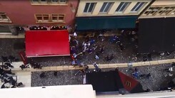 Hooligans a Lione: scontri tra inglesi e francesi, un uomo resta a terra