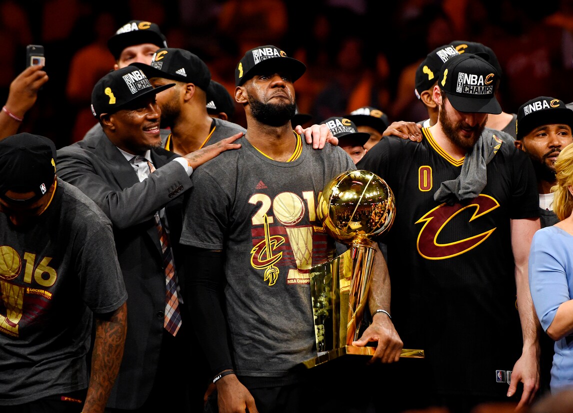 LeBron si commuove, Curry si incolpa