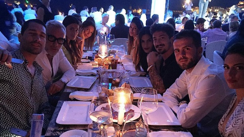 Pjanic a Ibiza con la moglie: eccolo alla festa di Borriello