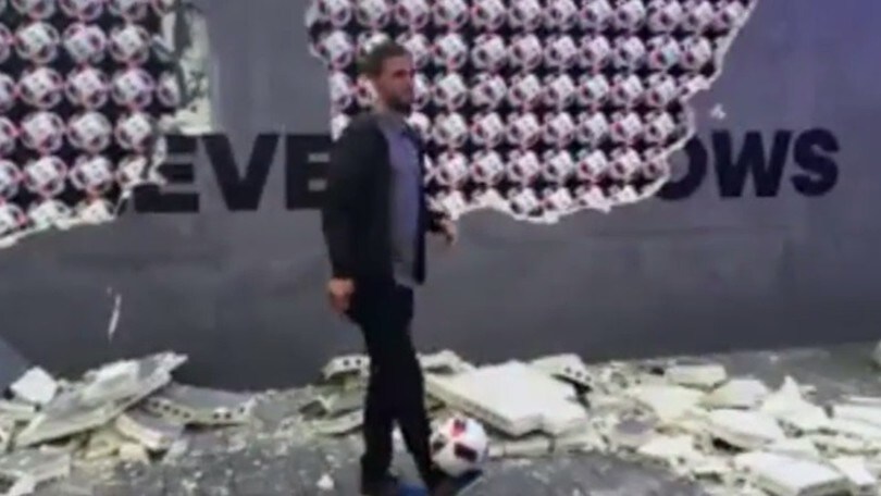Pjanic, il nuovo pallone di Euro 2016 e lo scherzo al freestyler