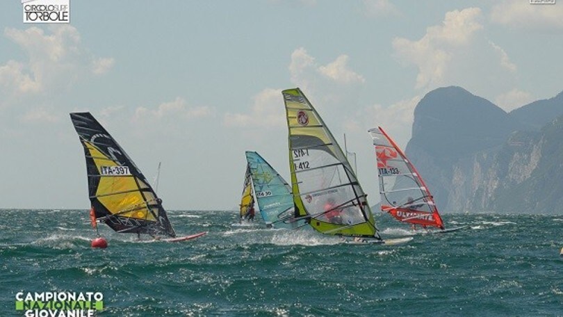 I campioni di windsurf slalom danno spettacolo