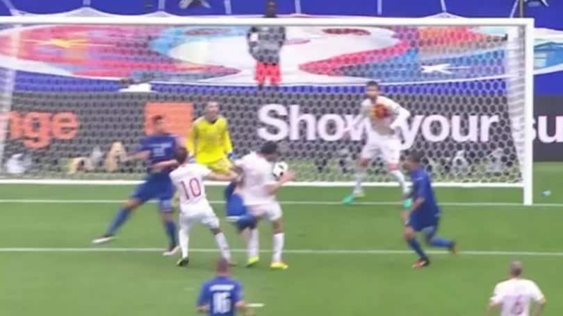 Italia-Spagna, la rovesciata di Giaccherini mette paura a De Gea
