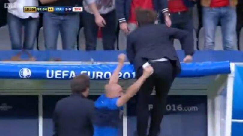 Euro 2016: Conte è una furia, salta sulla panchina al gol di Pellè