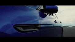 Jaguar F-Pace su due ruote a Goodwood