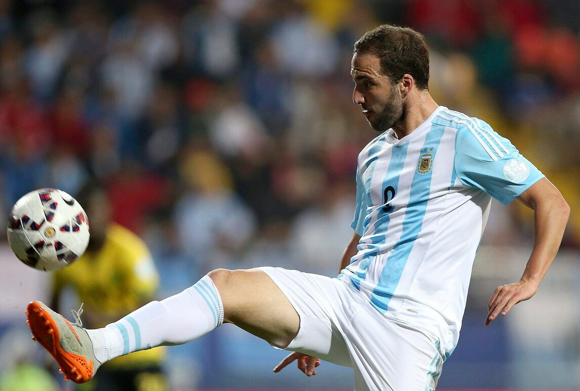 Calciomercato, agente Higuain: «Non rinnova con il Napoli»