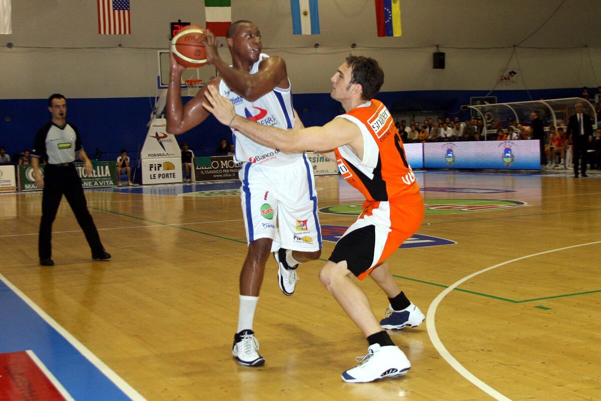 Addio Howell, era stato a Varese e Capo d'Orlando
