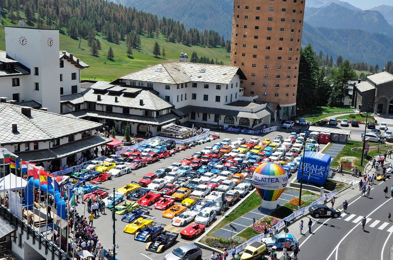 Cesana-Sestriere, il rombo delle auto storiche