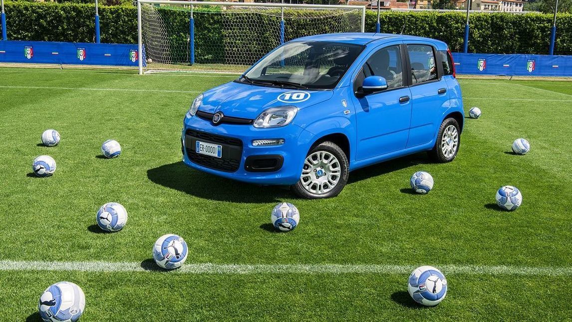 Fiat PandaAzzurri in viaggio verso Bordeaux