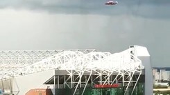 Manchester United, Ibrahimovic arriva in elicottero all'Old Trafford per le visite mediche