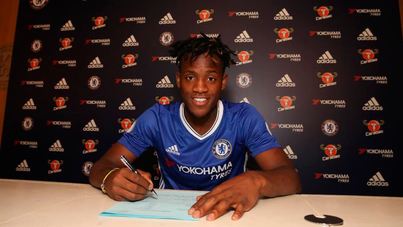 Calciomercato, Batshuayi si presenta al Chelsea: «Non vedo l'ora di lavorare con Conte»