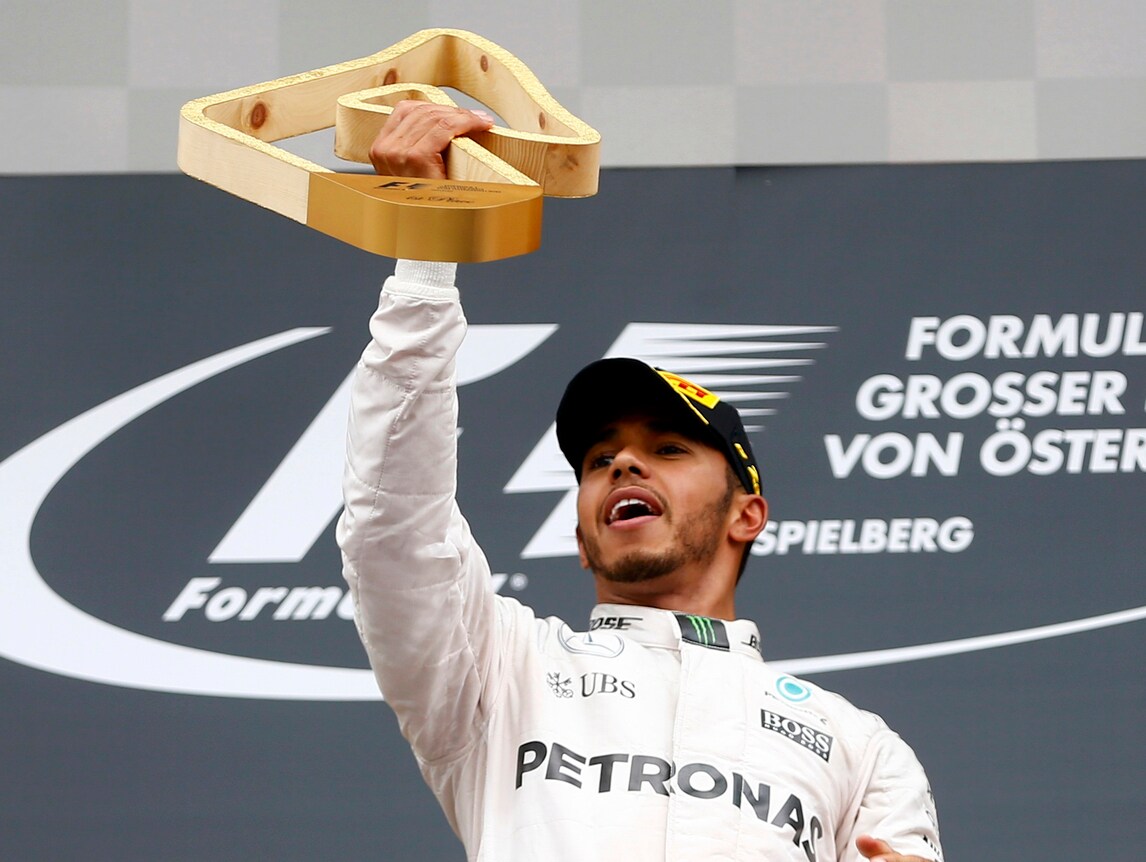 F1, Hamilton: «Gara incredibile, non m’interessano i fischi»