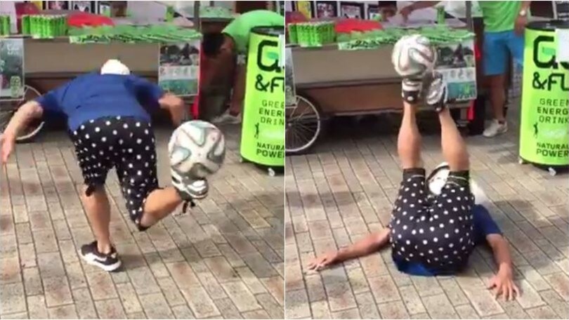 Le magie del freestyler. come fa a palleggiare così?
