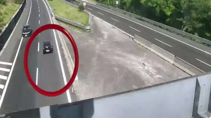 Guida contromano in autostrada per 15 km: patente ritirata