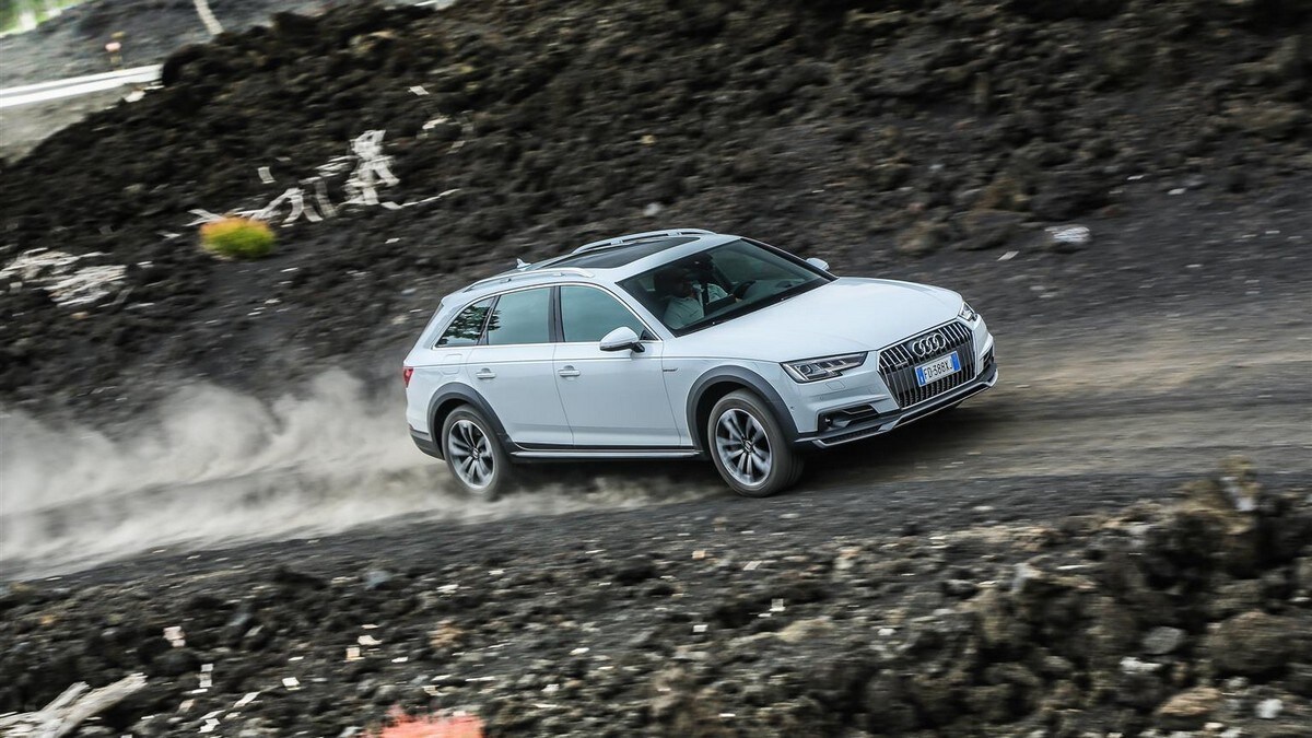 Audi A4 Allroad sulla vetta dell'Etna