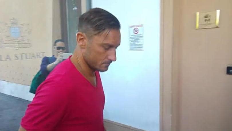 Totti in forma smagliante alle visite mediche