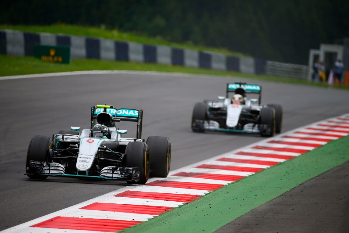 F1, Mercedes ribadisce il no a ordini di scuderia