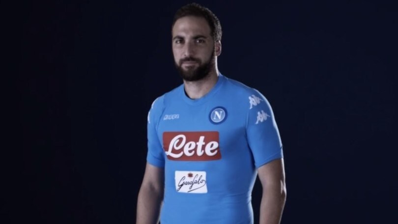 Napoli, Higuain e Hamsik presentano la nuova maglia
