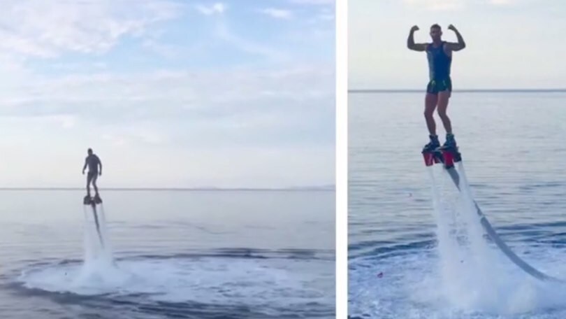 Sergio Ramos in volo sull'acqua: spettacolo flyboard