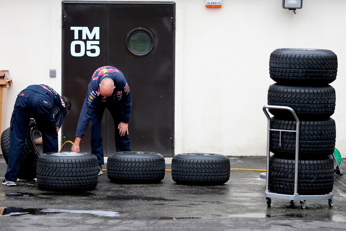 F1, Pirelli e l'avviso sulle gomme: «Non superate questi giri»