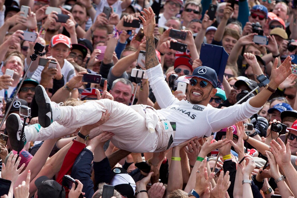 F1: trionfa Hamilton, Rosberg trema. Ferrari deludente