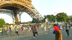 Parigi, scontri e lacrimogeni nella fan zone