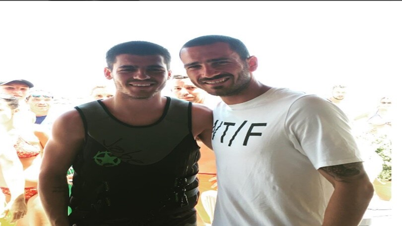 Juventus, Bonucci e Morata insieme a Formentera: «Bello incontrarti fratello»