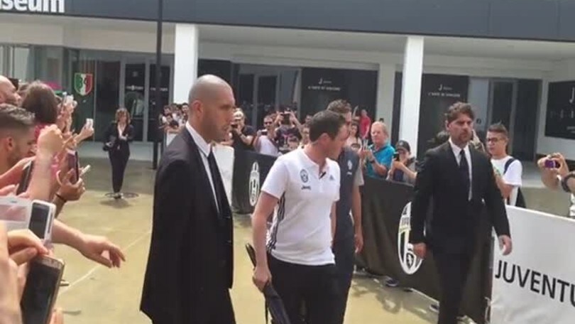 Pjanic si presenta ai tifosi bianconeri
