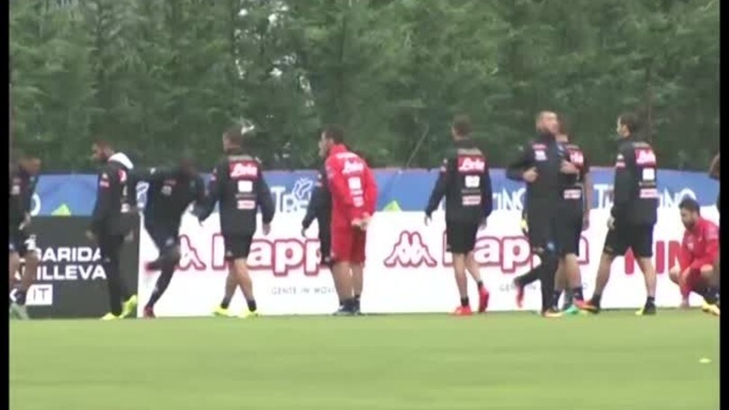 Napoli, allenamento bagnato
