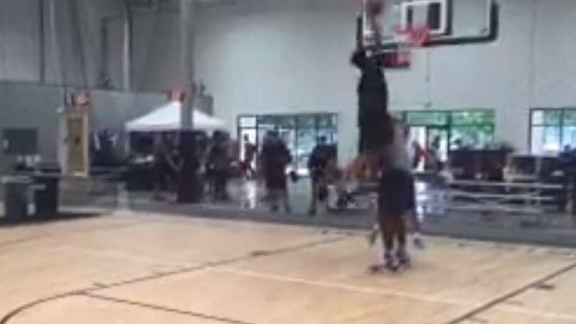 Shaquille O'Neal insegna tutti i suoi segreti al figlio