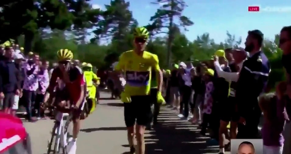 Tour de France, Froome corre a piedi sul Mont Ventoux!