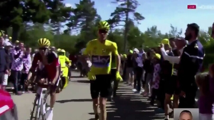 Tour de France, Froome corre a piedi sul Mont Ventoux!