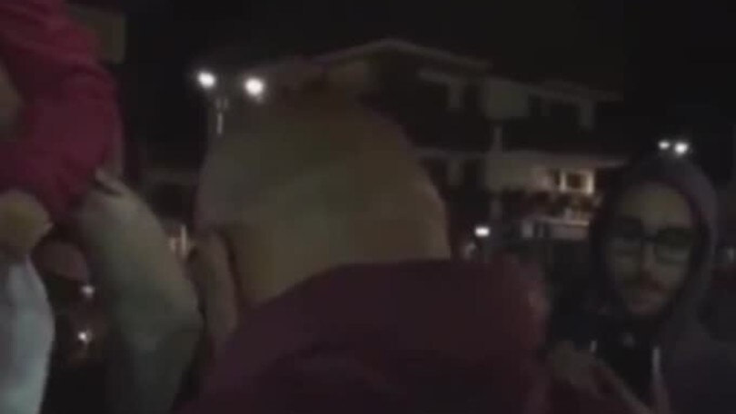 Roma, Spalletti tra i tifosi firma autografi