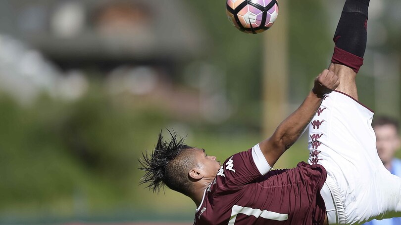 Torino, Martinez fa gol in rovesciata. E' show nel primo test