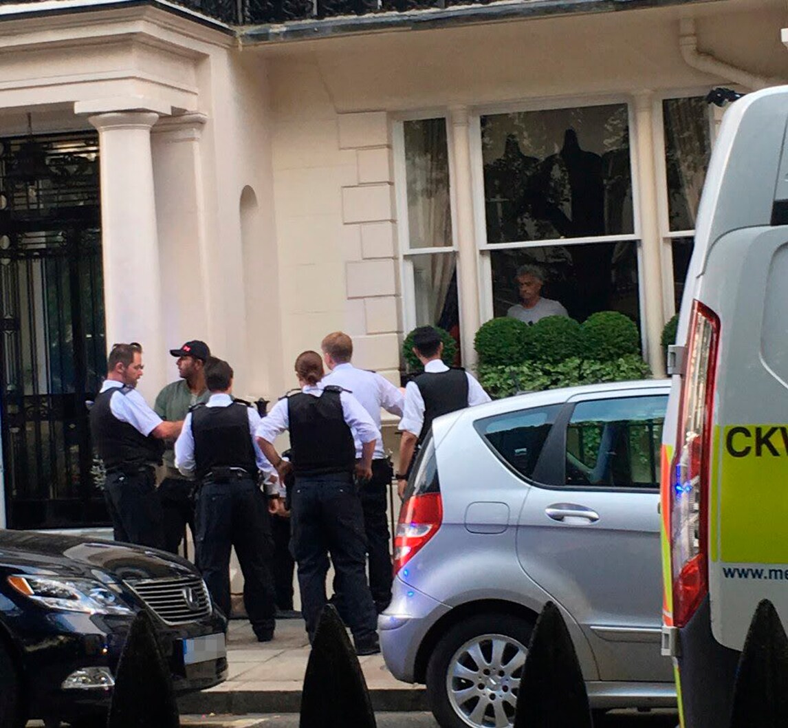 Premier League, che spavento per Mourinho! Un ladro prova a entrare in casa