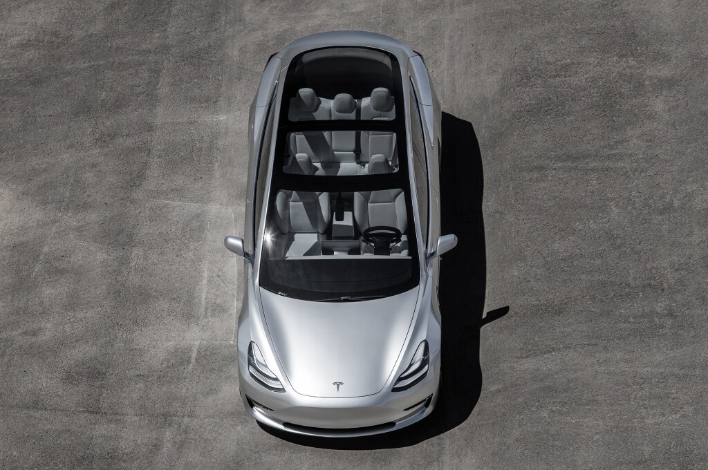 Tesla, dopo le auto elettriche ecco camion e bus