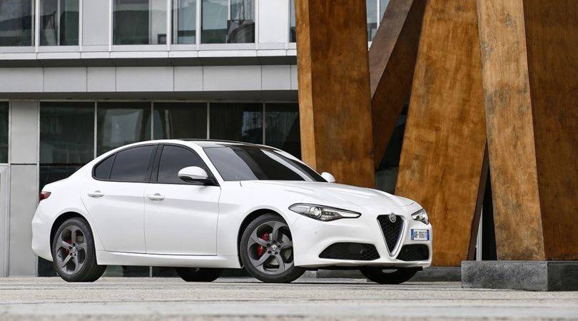 Alfa Romeo Giulia, a listino il 2.0 Turbo benzina