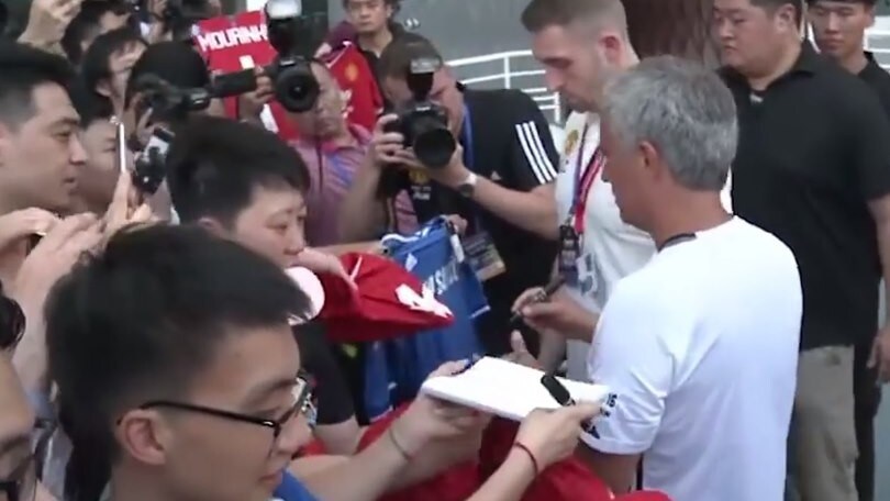 Mourinho, niente autografo sulla maglia del Chelsea