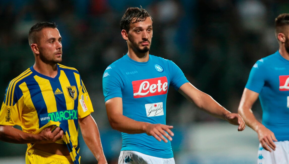 Napoli-Trento 4-0, contestazioni per l'addio di Higuain
