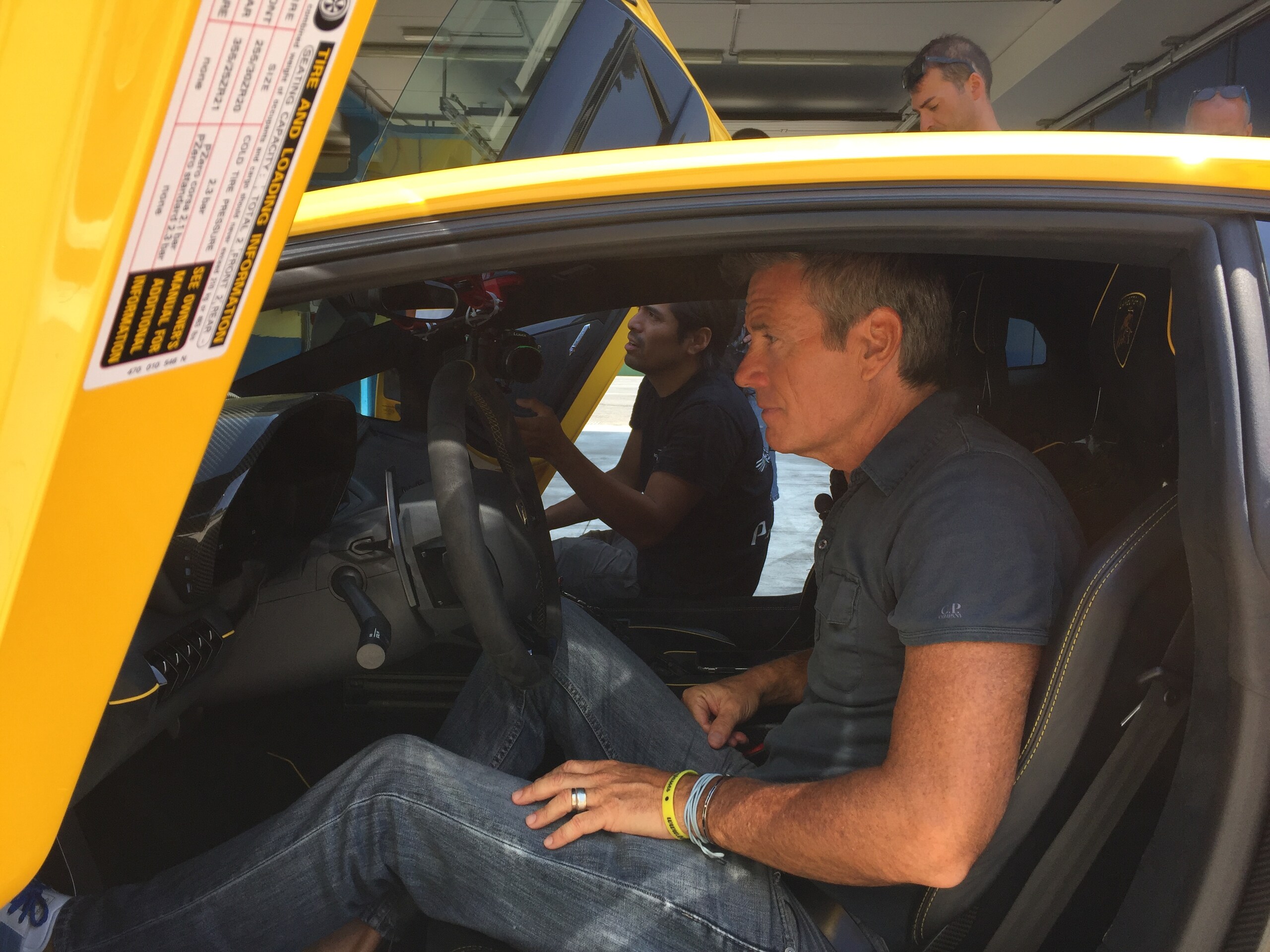 Jimmy Ghione prova la Lamborghini Aventador SV