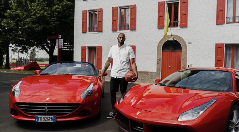Kobe Bryant, la leggenda in pista su Ferrari