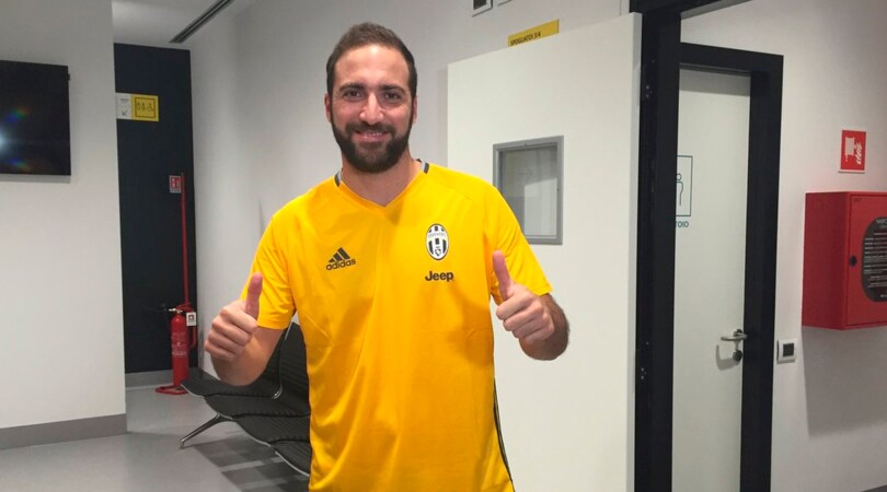 La prima volta di Higuain con la maglia della Juventus: visite allo JMedical