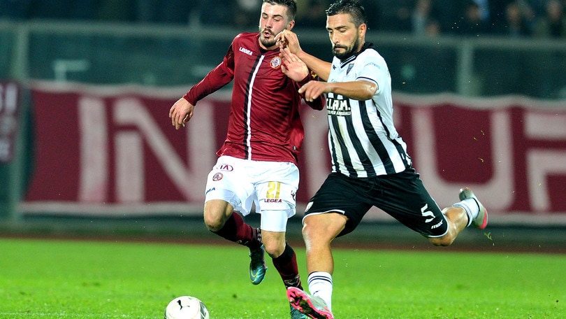 Calciomercato Ascoli, rinnovato il contratto a Mengoni