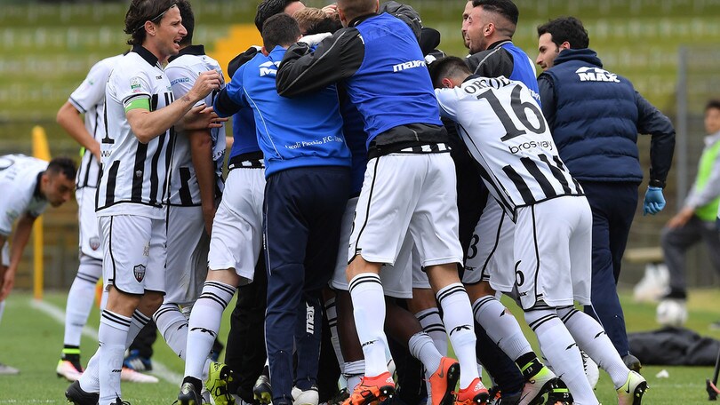 Calciomercato Ascoli, Ragni firma fino al 2017