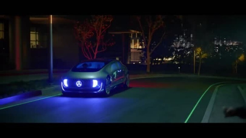 Lo spot della Mercedes Classe E "autonoma" ritirato negli Stati Uniti