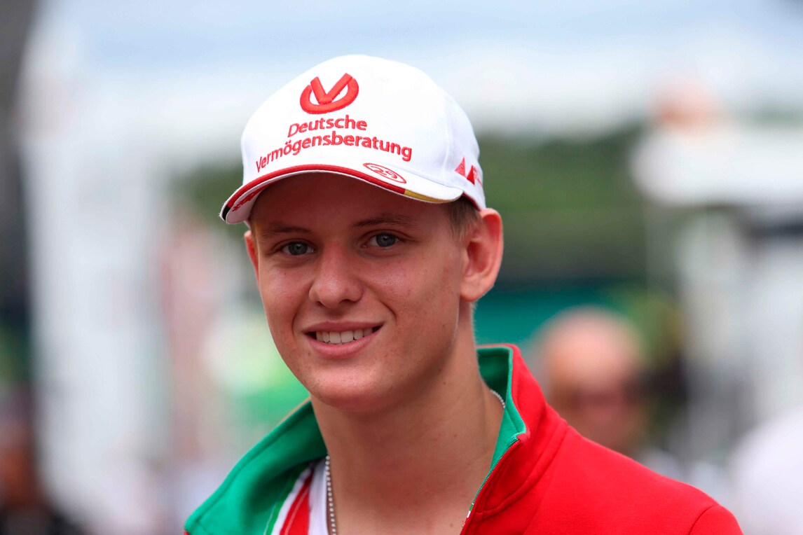 F1, in Belgio l'omaggio di Schumi jr al padre