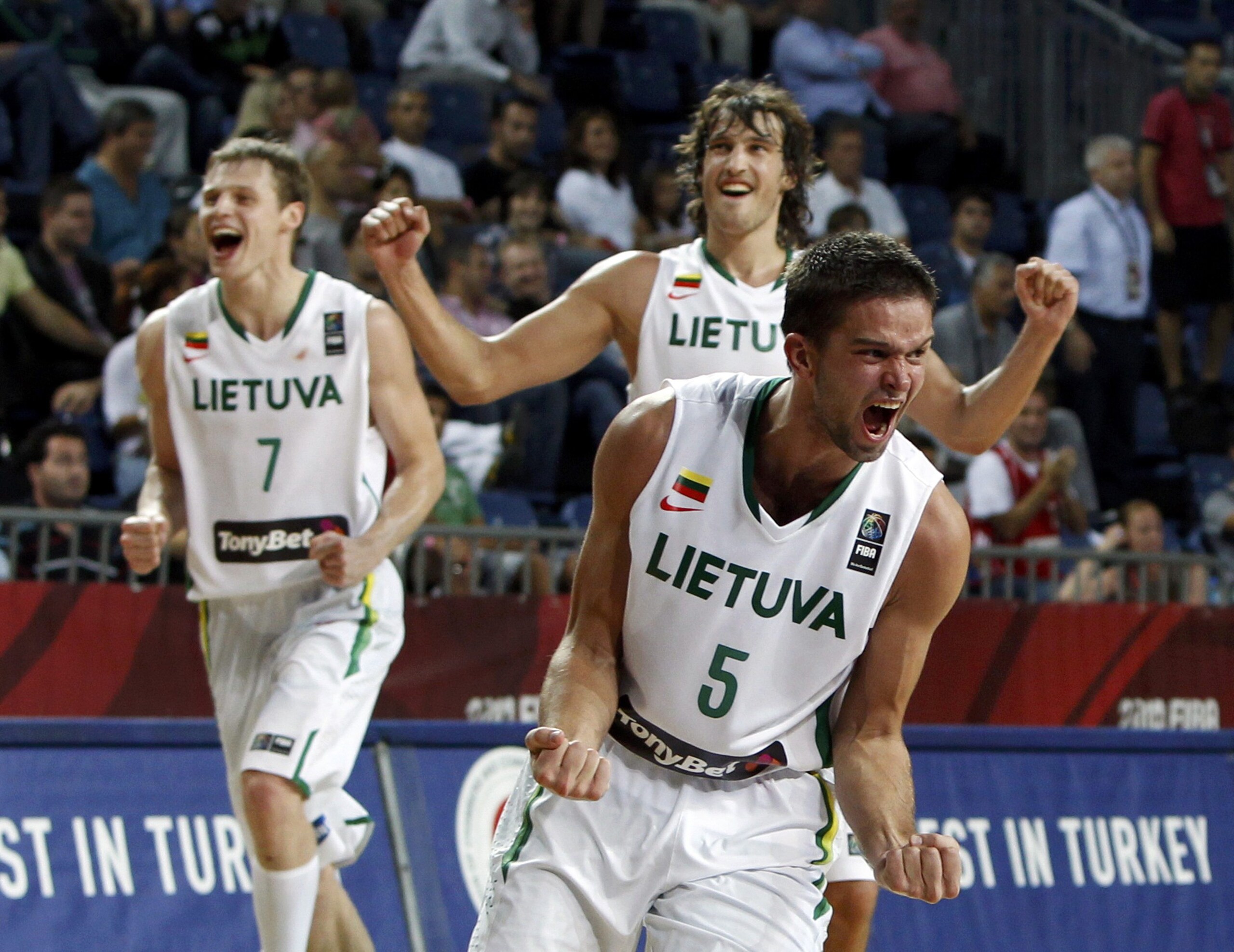 Lituania, vittoria col brivido