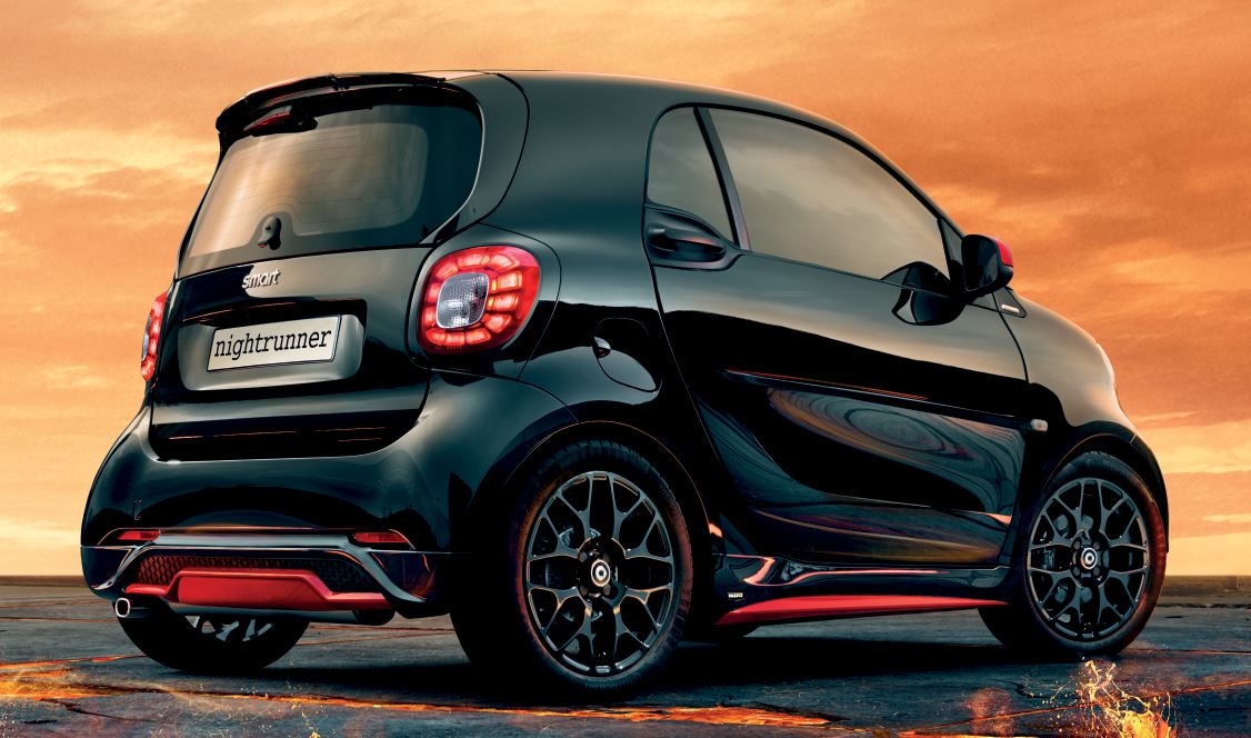 Smart fortwo nightrunner, la "rossonera" alla moda