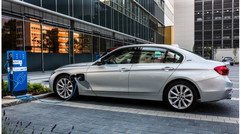 USA: BMW sfida Tesla con uno spot, perché aspettare la Model 3?