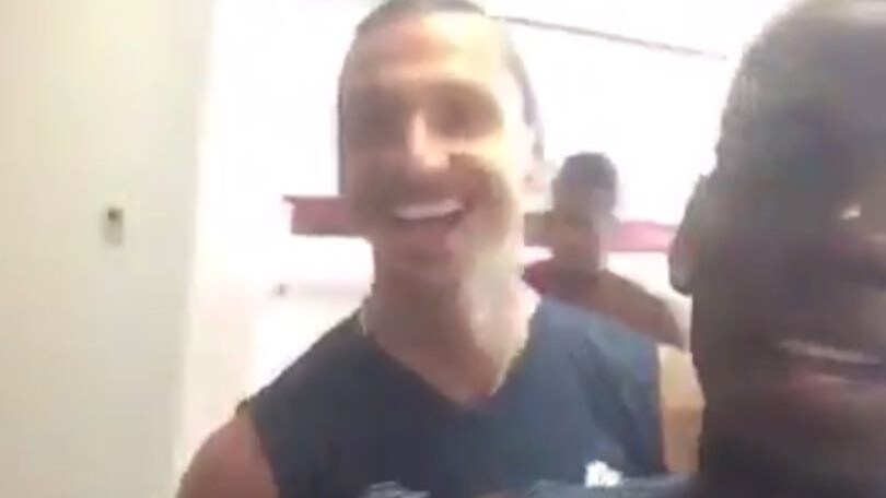 Pogba "sfotte" Ibra: «Fai la foto con me e diventi famoso!»