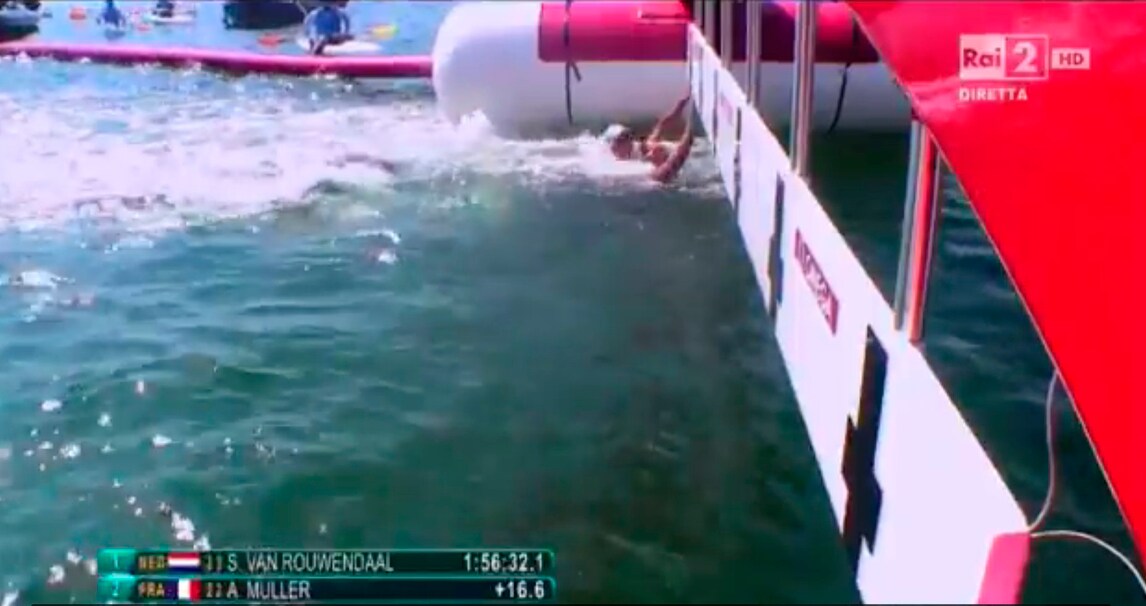 Nuoto, così la francese Muller voleva rubare l'argento alla Bruni